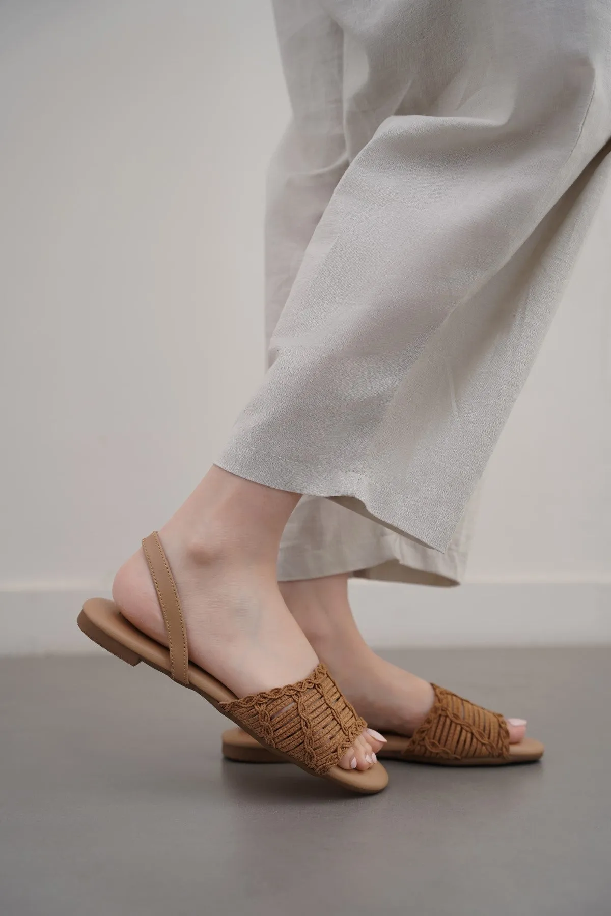 BEACH WEAVE SANDALS