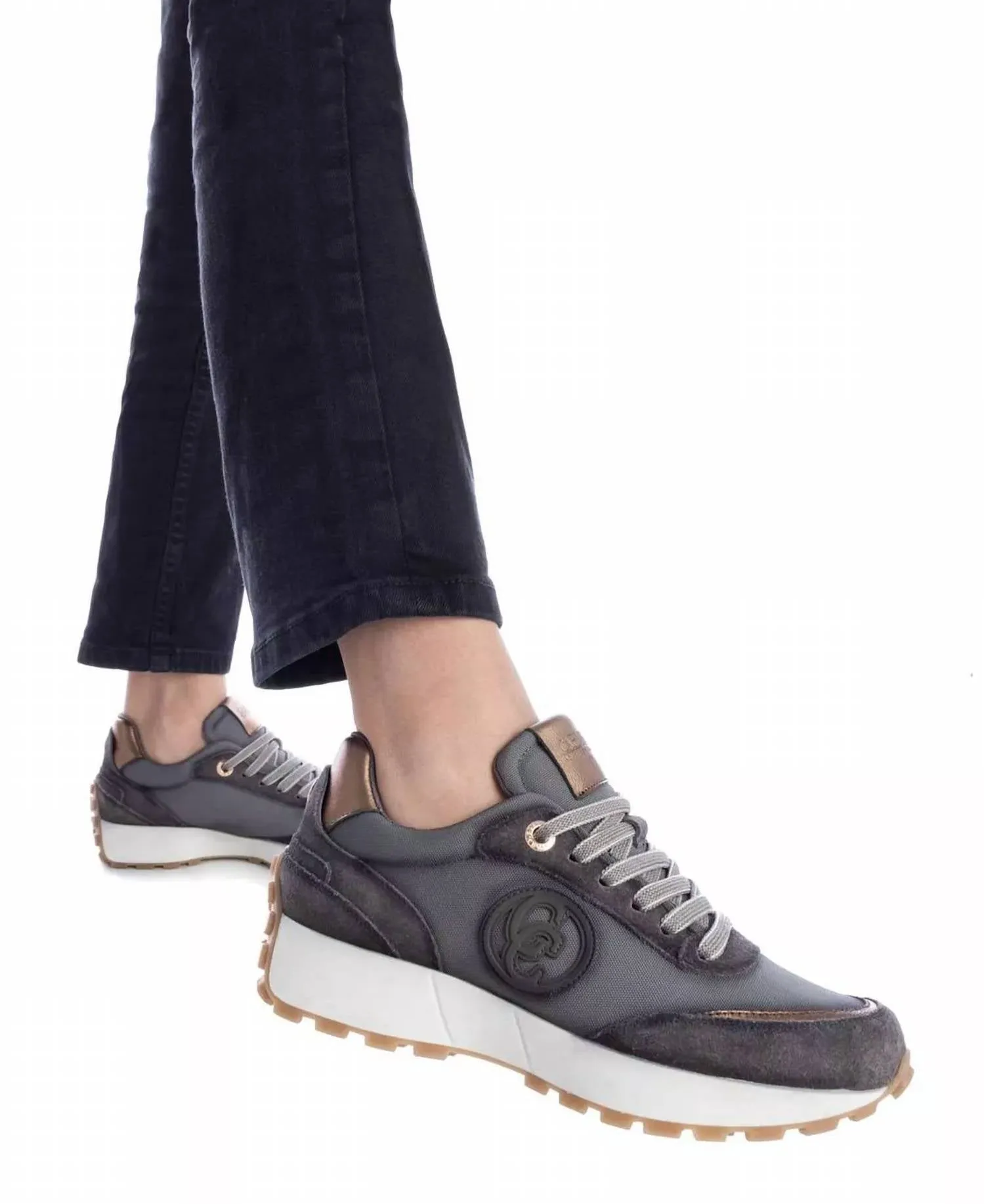 Carmela Collection Casual Sneakers In Grey