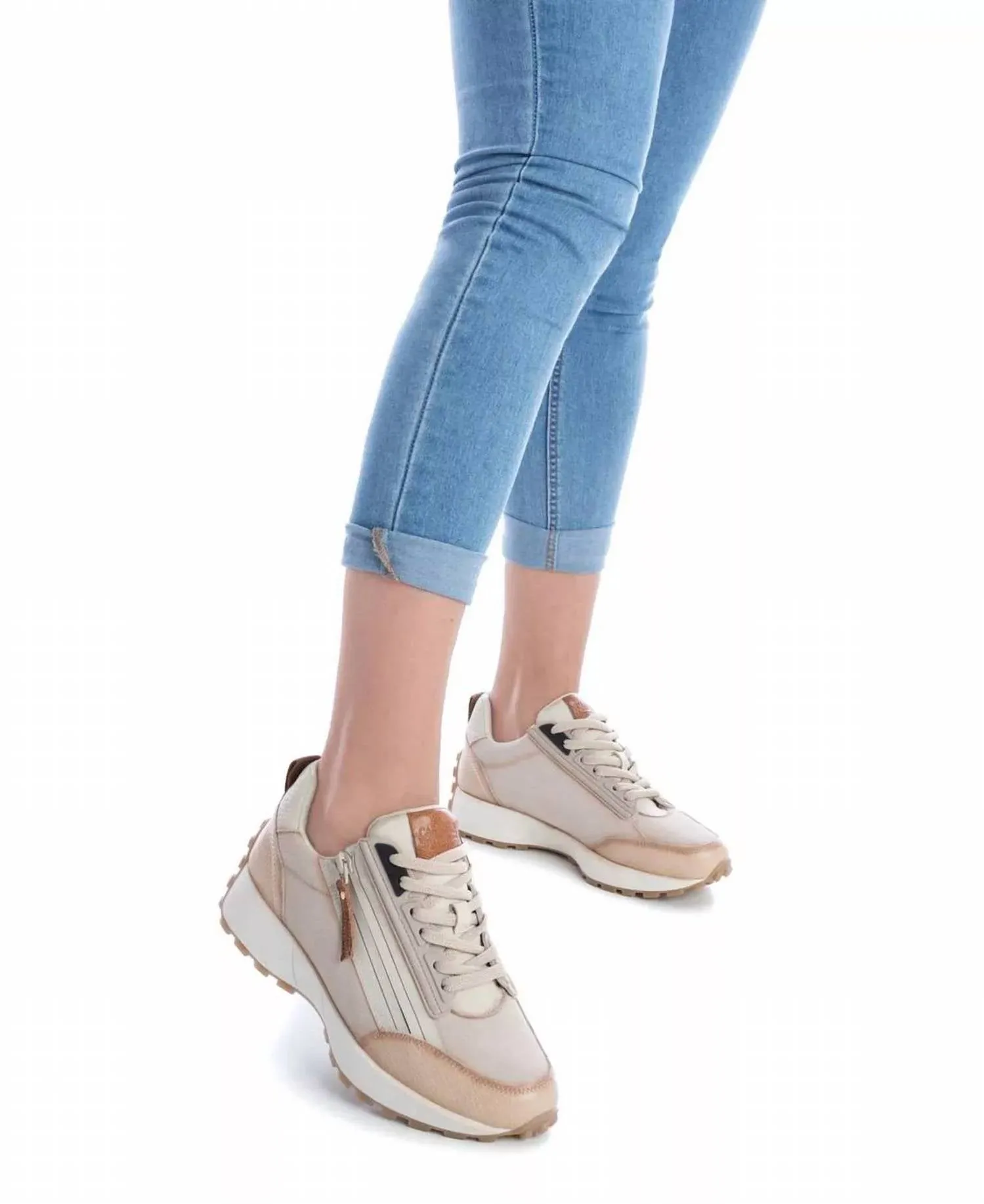 Carmela Collection Casual Sneakers In Ice