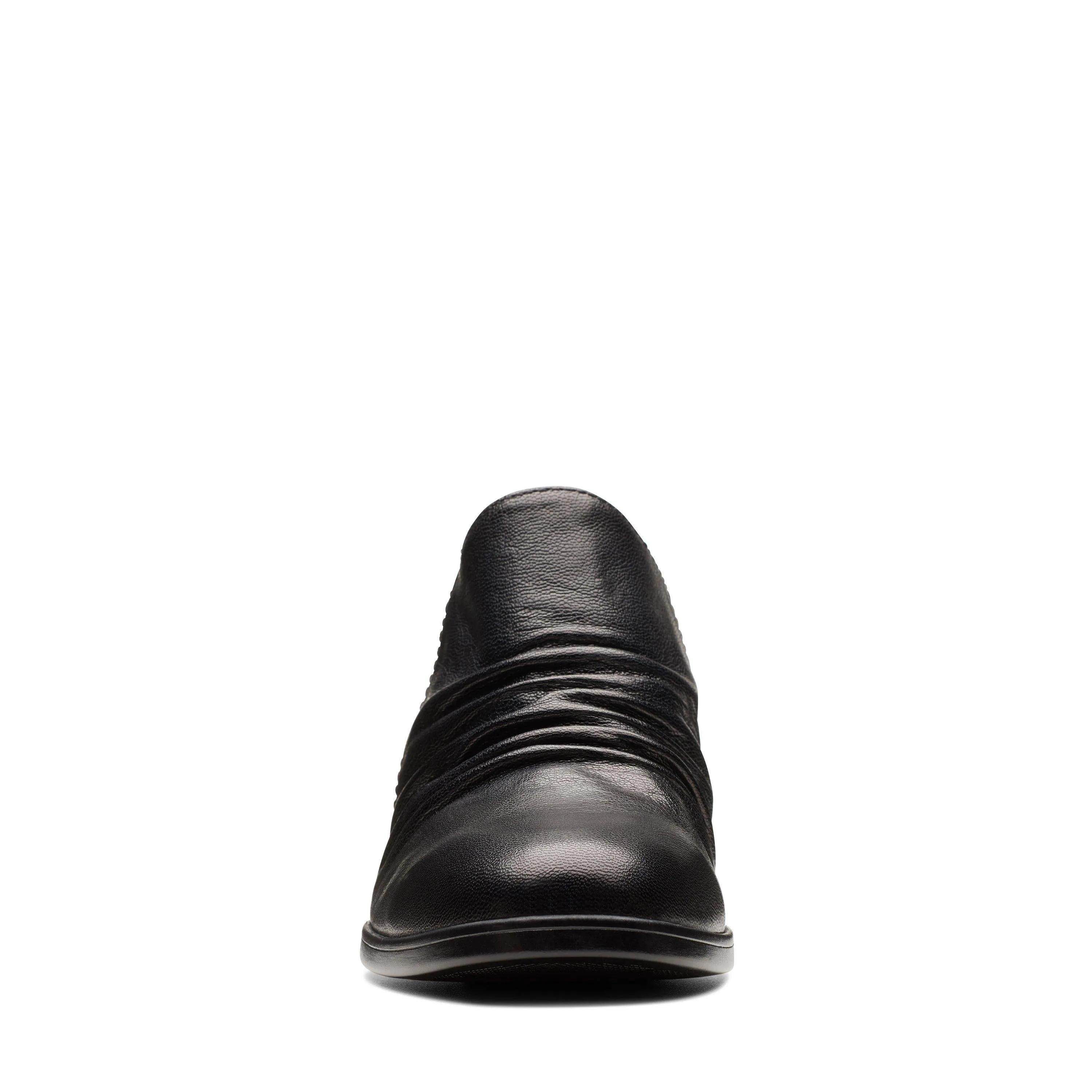 Clarks Emily2 Cove in Black Leather