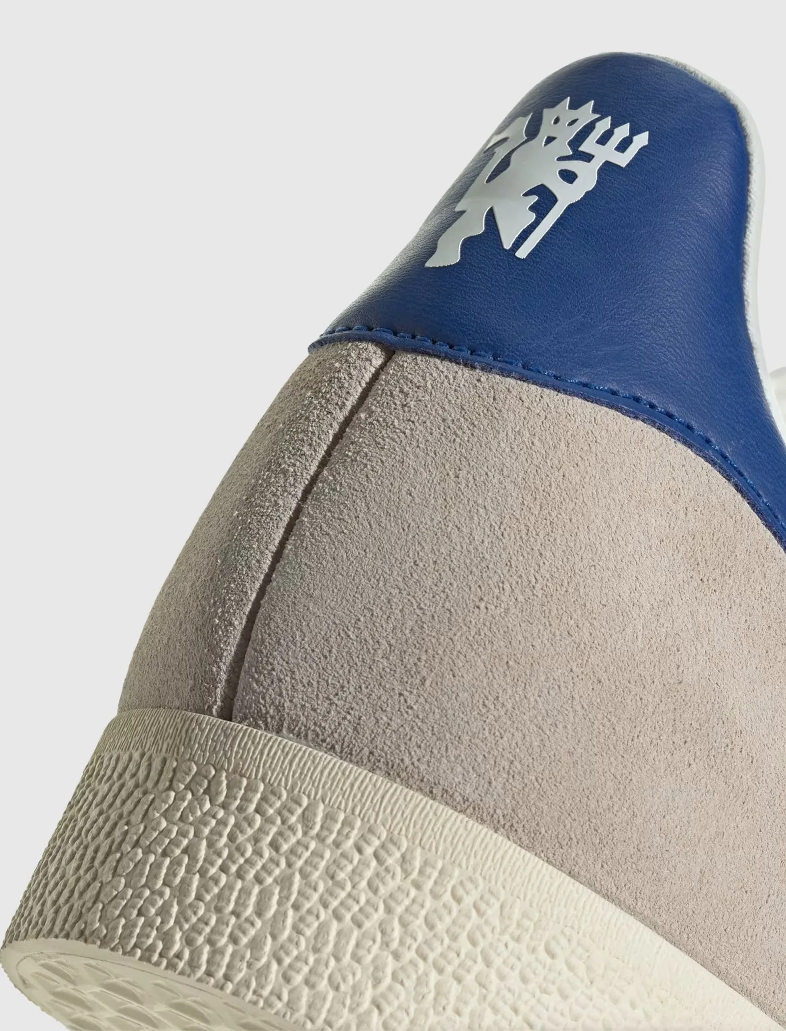 GAZELLE A-CLUB MANCHESTER UNITED "AWAY KIT"