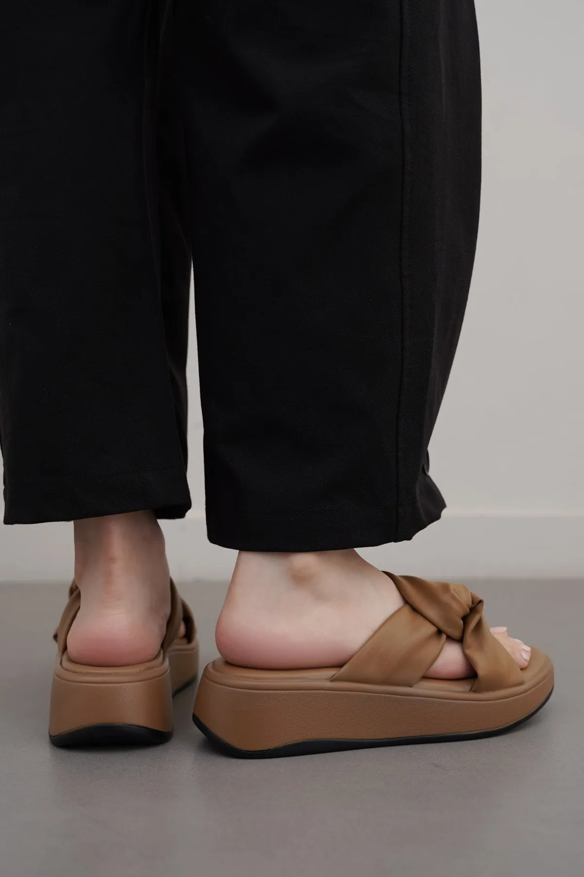 KNOT MAMA SLIDES
