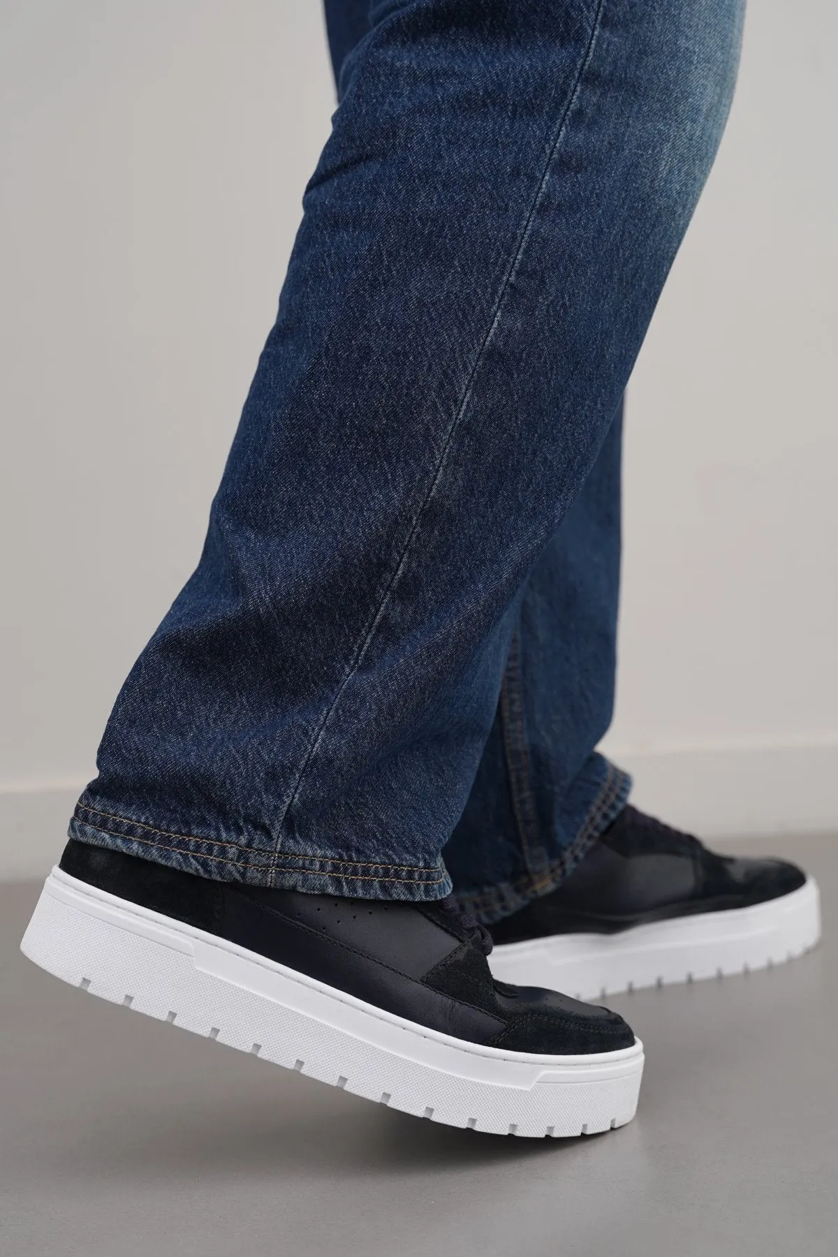 LEATHER CHUNKY SNEAKERS