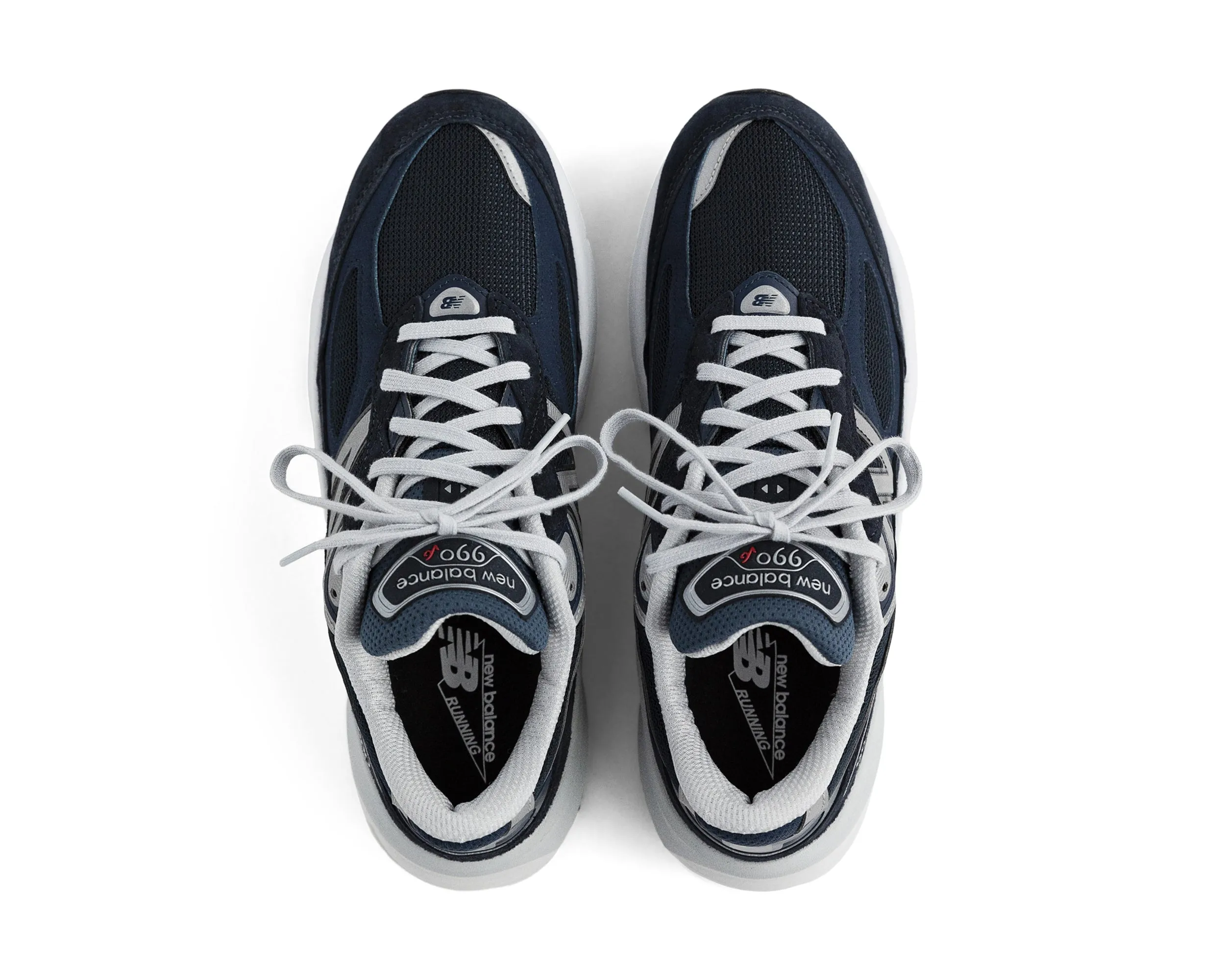 Men`s M990v6 Sneakers
