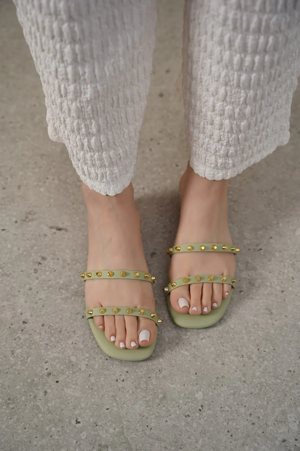 MINIMAL STUDDED SLIDES