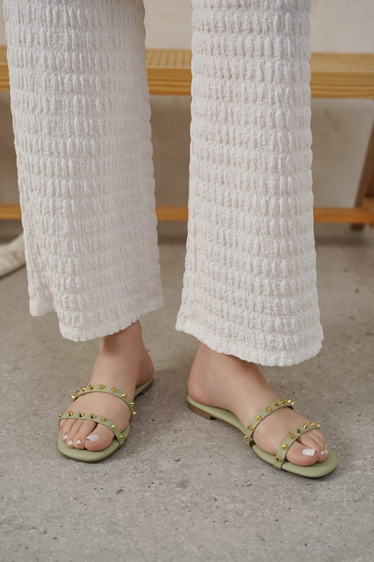 MINIMAL STUDDED SLIDES