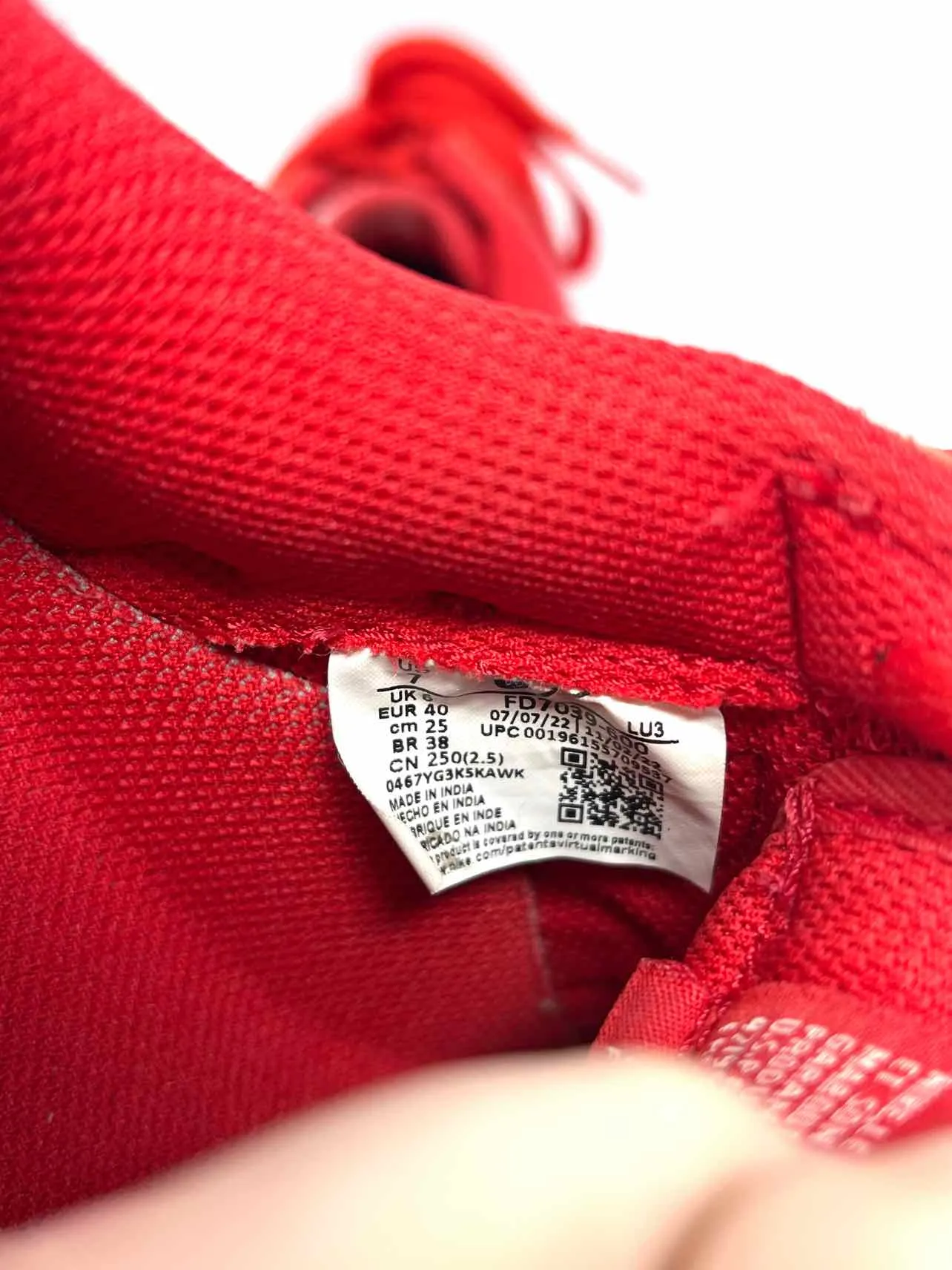 Nike Size 7 Red/White Lace-Up Leather Shoes Sneakers