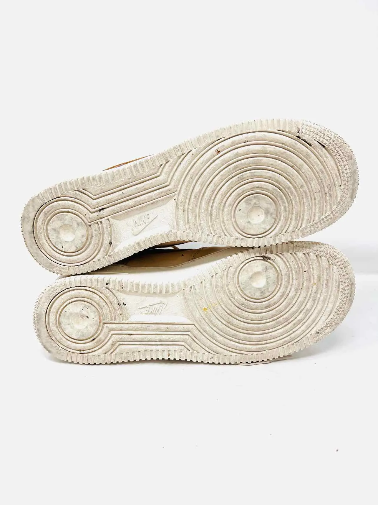 Nike Size 9 Beige/Gold Lace-Up Leather Shoes Sneakers