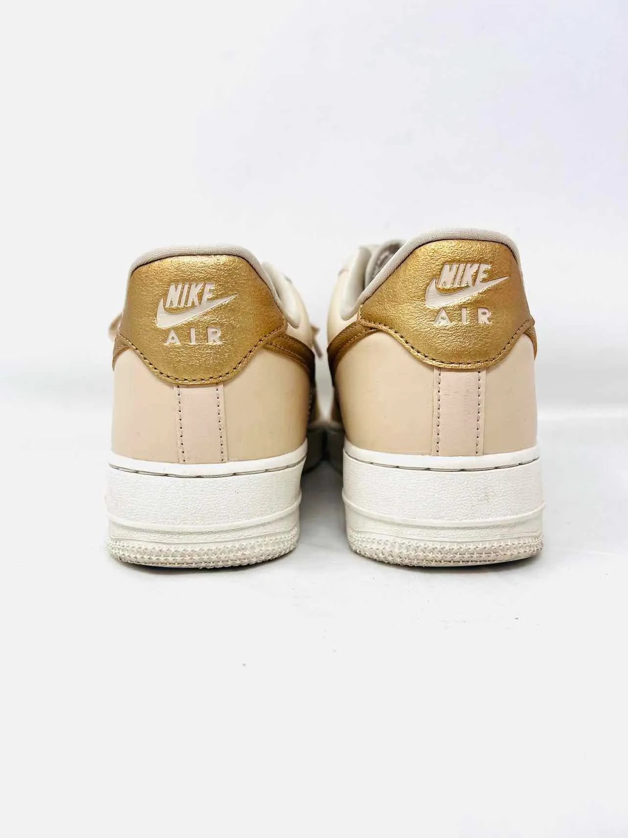 Nike Size 9 Beige/Gold Lace-Up Leather Shoes Sneakers