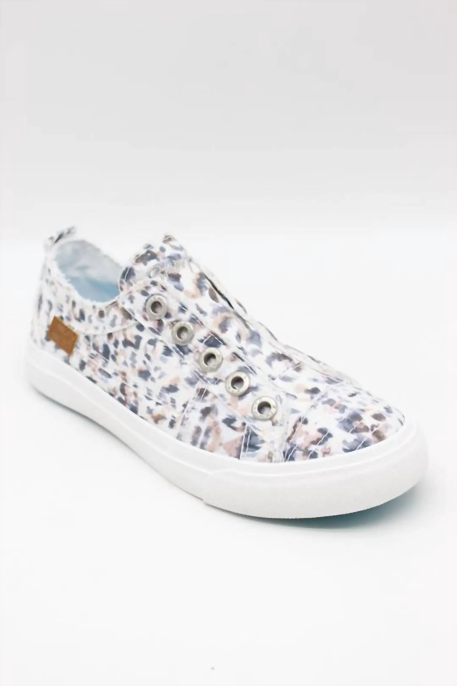 Play Sneaker In Off White Rainforest Leopard