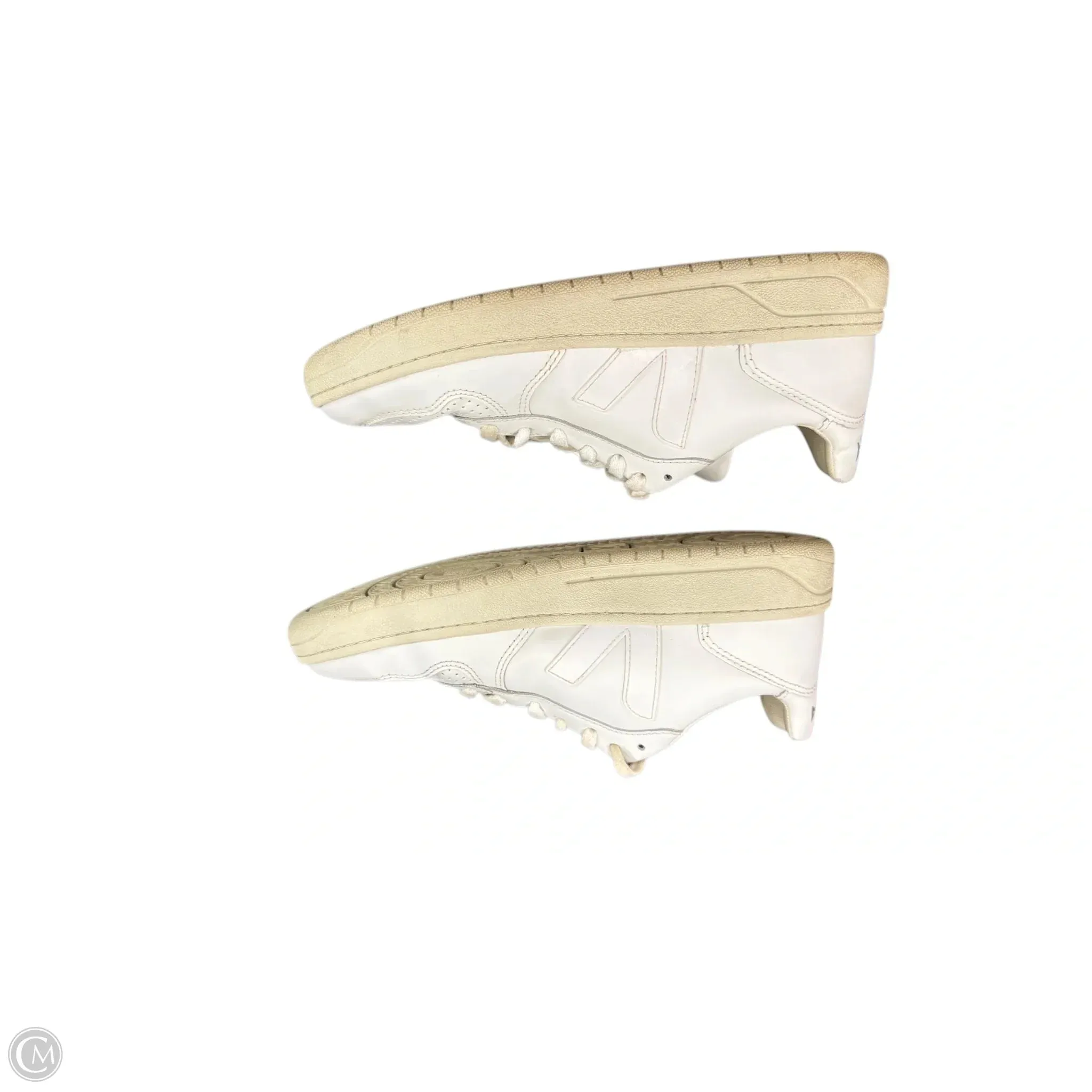 Shoes Sneakers By Clothes Mentor In White, Size: 7