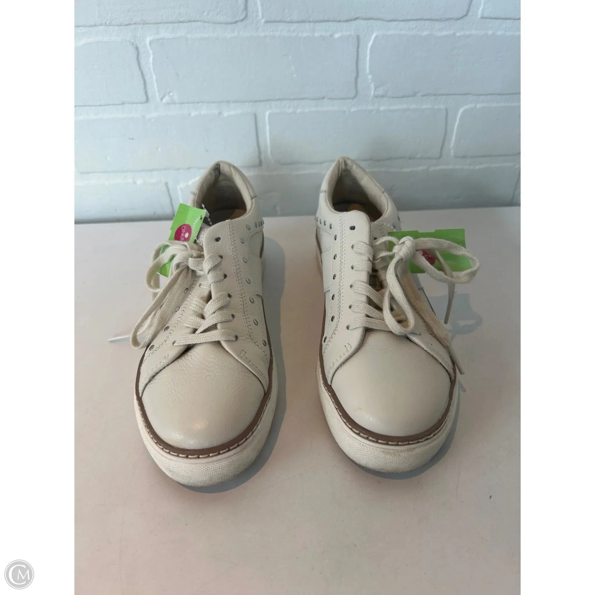 Shoes Sneakers By Crown Vintage In Cream, Size: 7