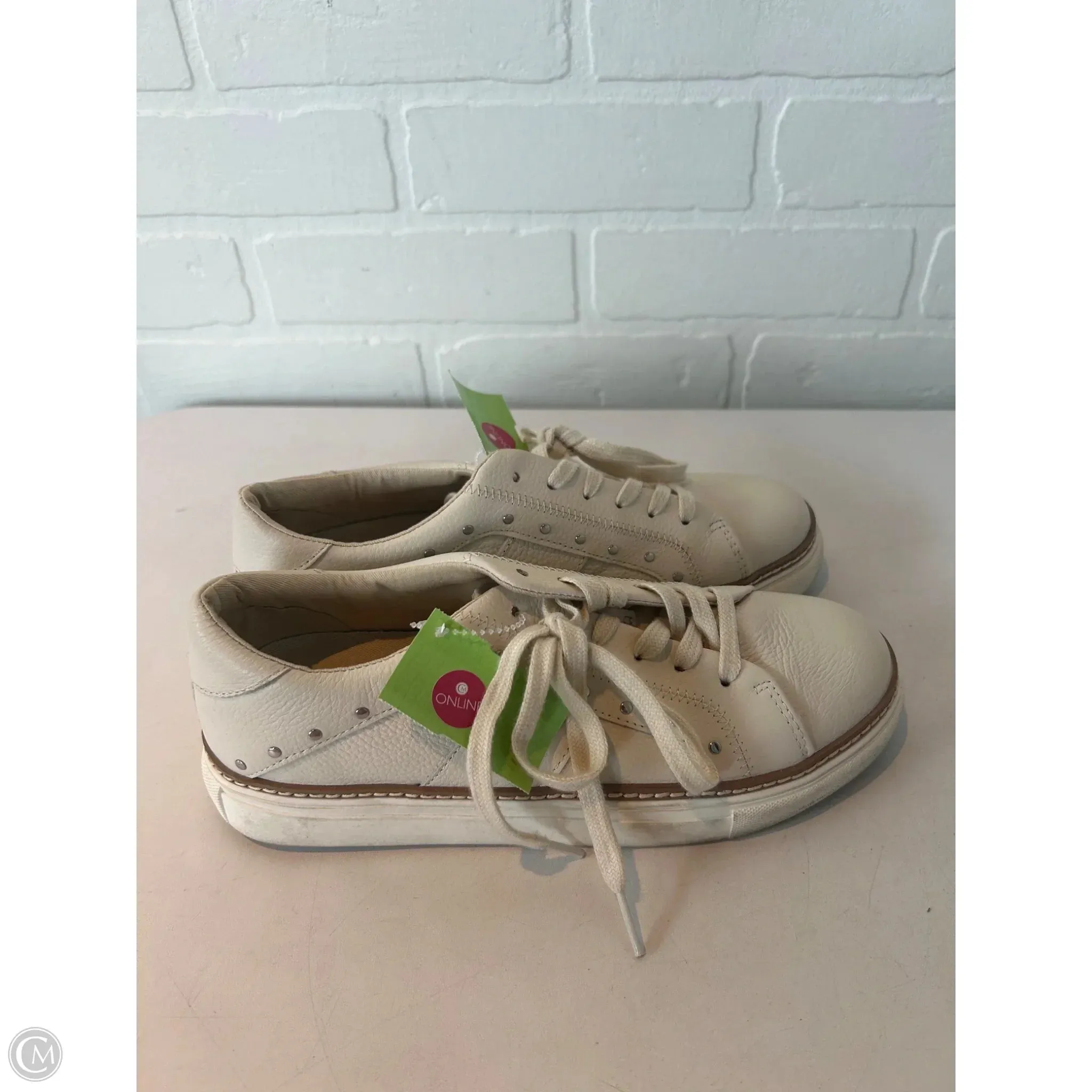 Shoes Sneakers By Crown Vintage In Cream, Size: 7