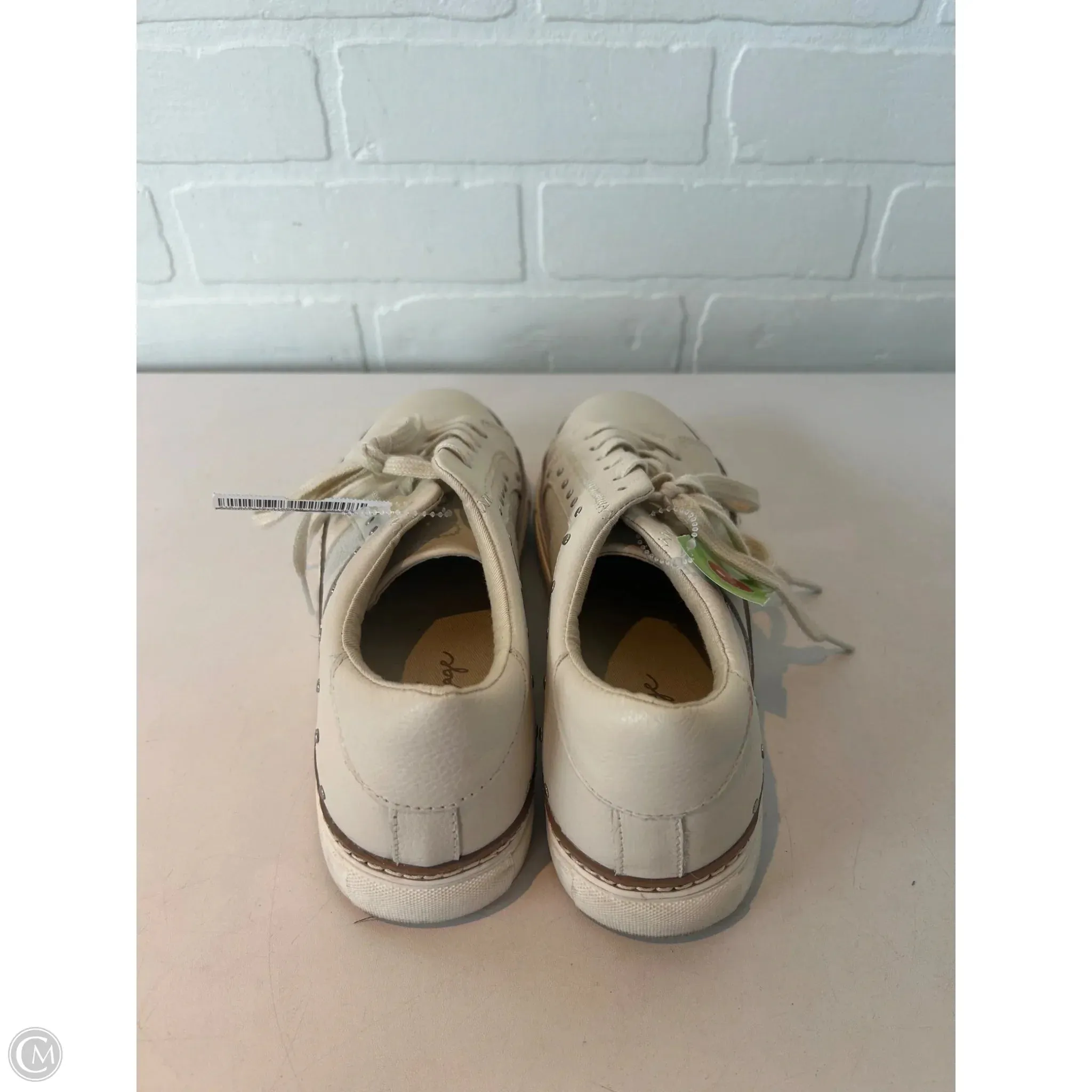 Shoes Sneakers By Crown Vintage In Cream, Size: 7