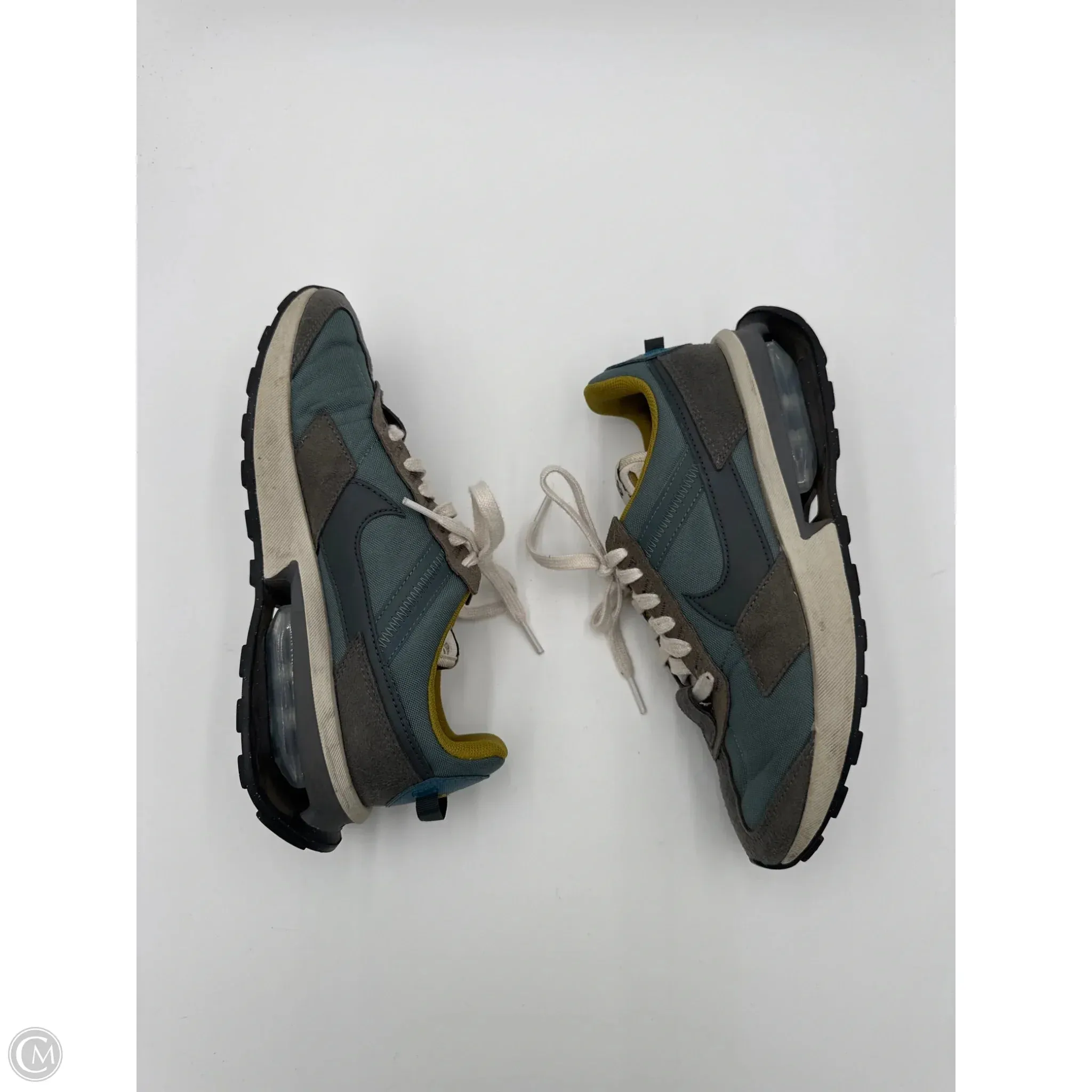 Shoes Sneakers By Nike In Grey, Size: 6.5