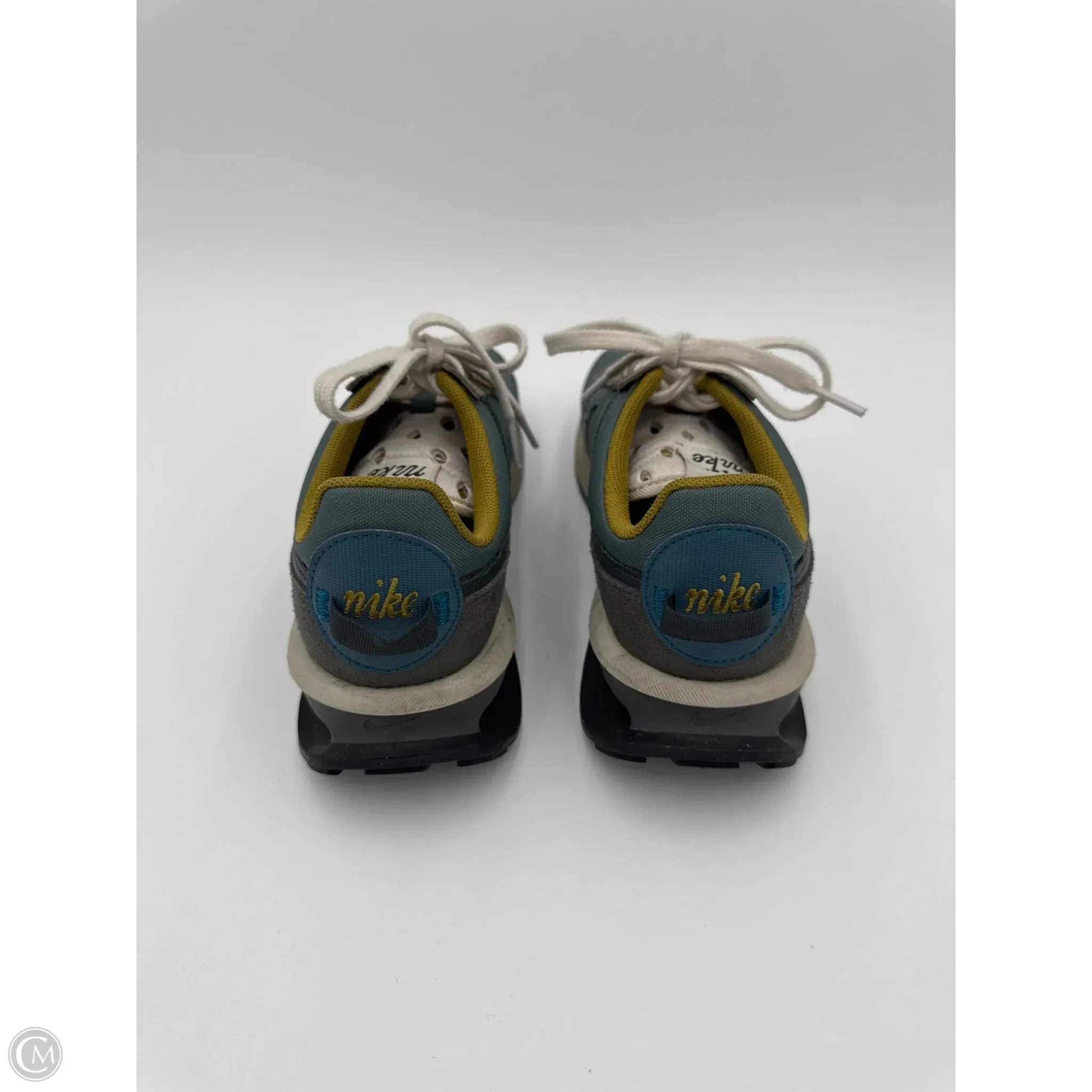 Shoes Sneakers By Nike In Grey, Size: 6.5