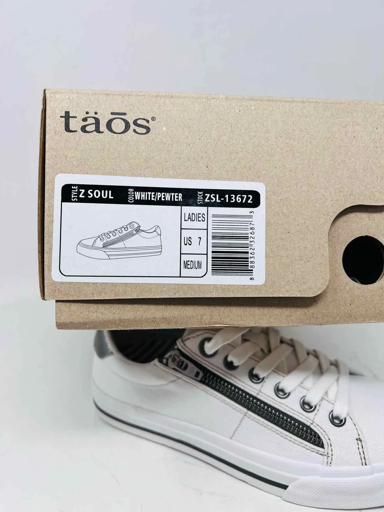 Taos Size 7 White/Silver Zipper Lace-Up W/ BOX!!! Shoes Sneakers