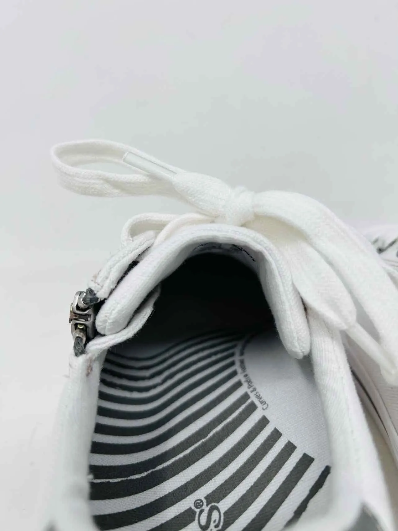 Taos Size 7 White/Silver Zipper Lace-Up W/ BOX!!! Shoes Sneakers