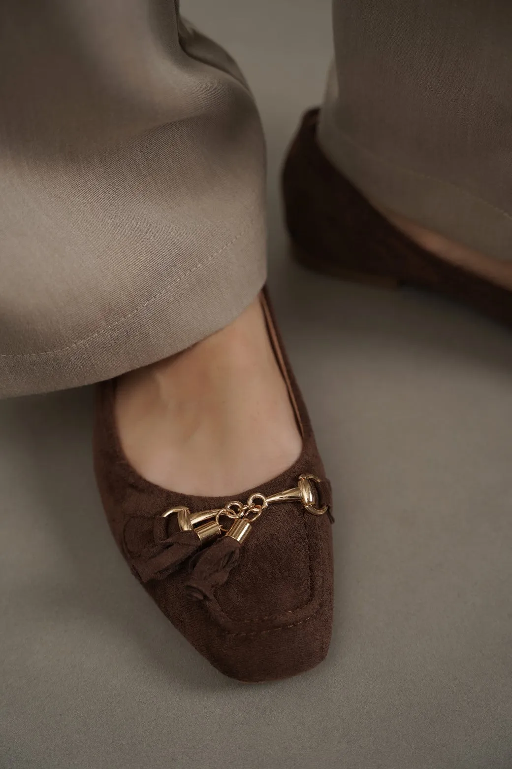 TASSEL SUEDE PUMPS