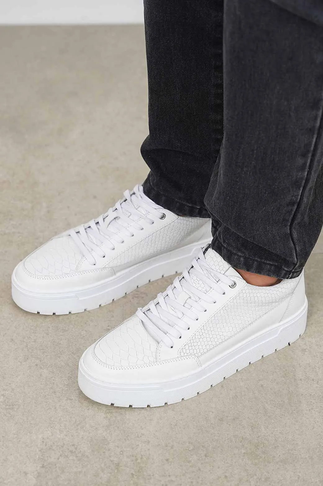 TEXTURED LEATHER SNEAKERS