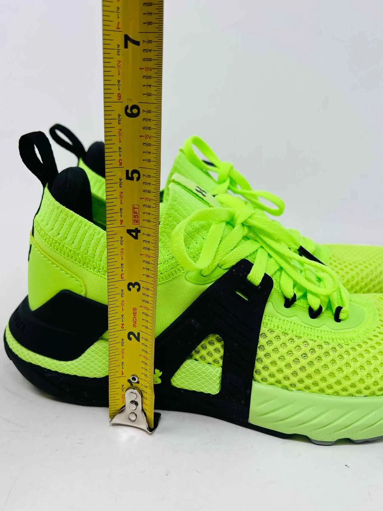 Under Armour Size 7 Neon Green/Black Lace-Up Mesh Shoes Sneakers