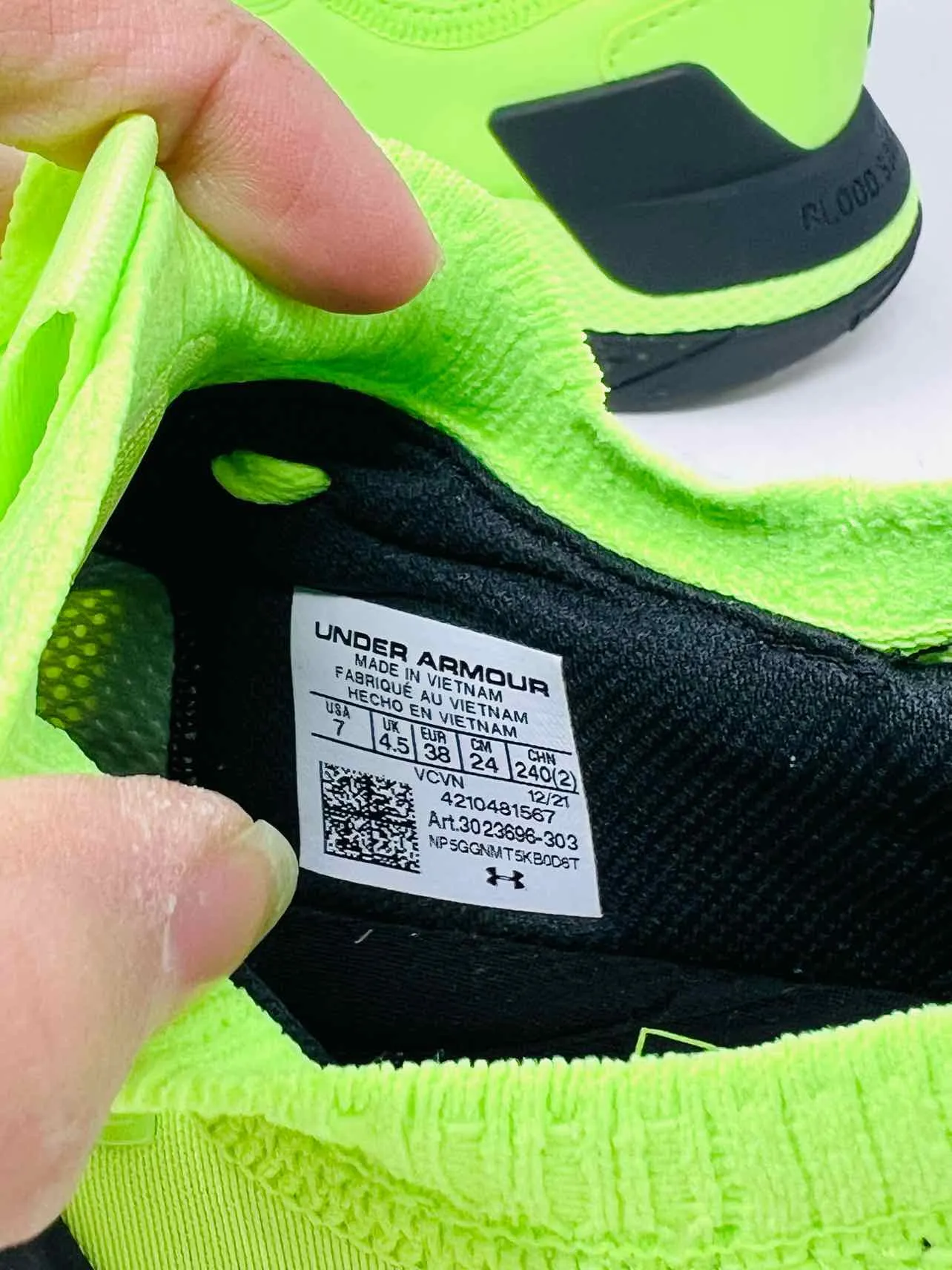 Under Armour Size 7 Neon Green/Black Lace-Up Mesh Shoes Sneakers