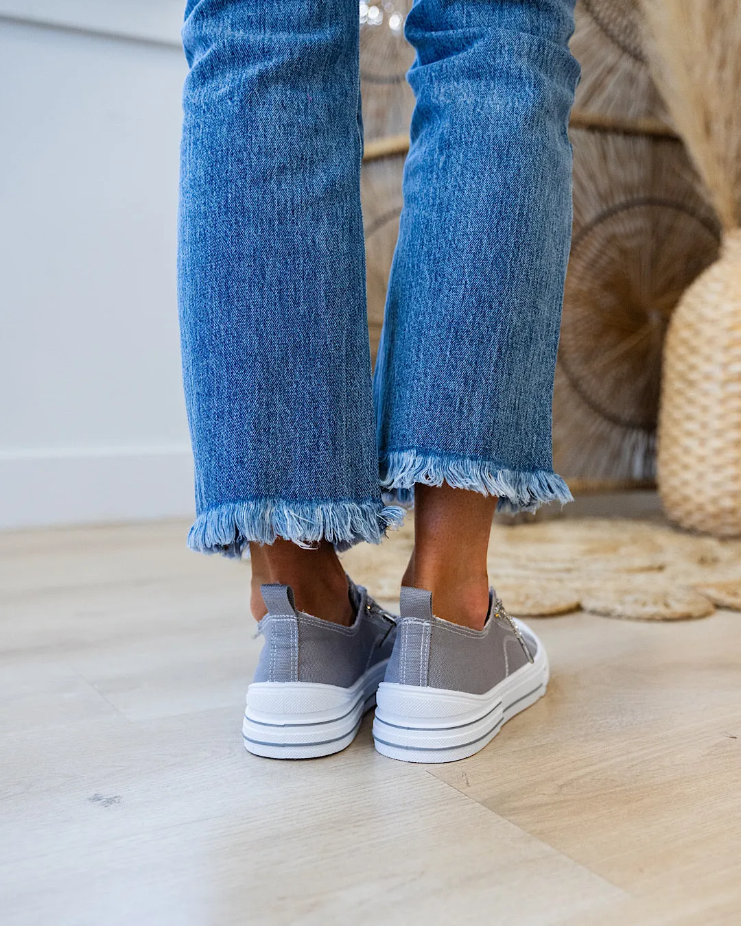 Very G Aman Sneakers - Gray