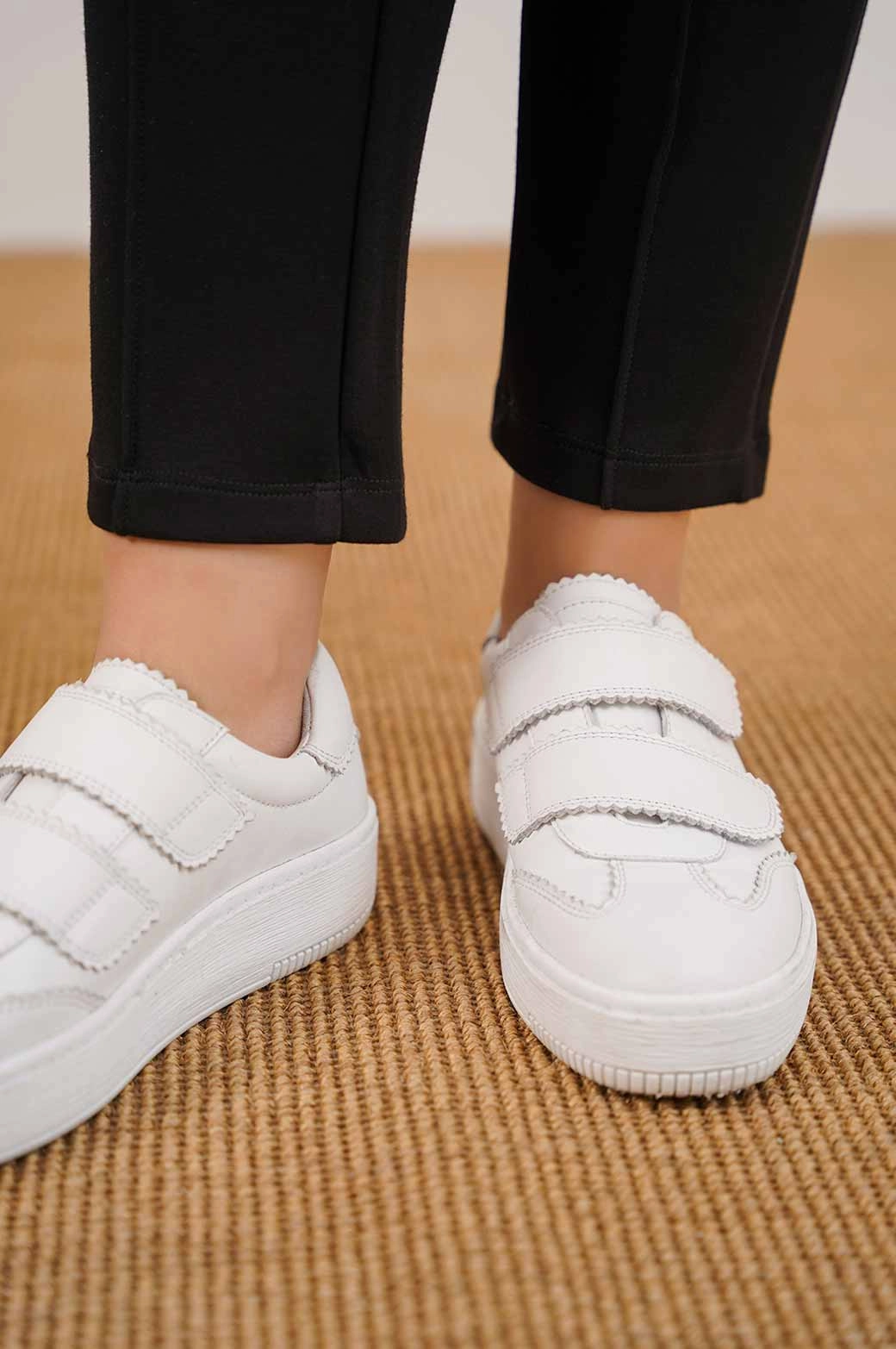 VINTAGE VELCRO SNEAKERS