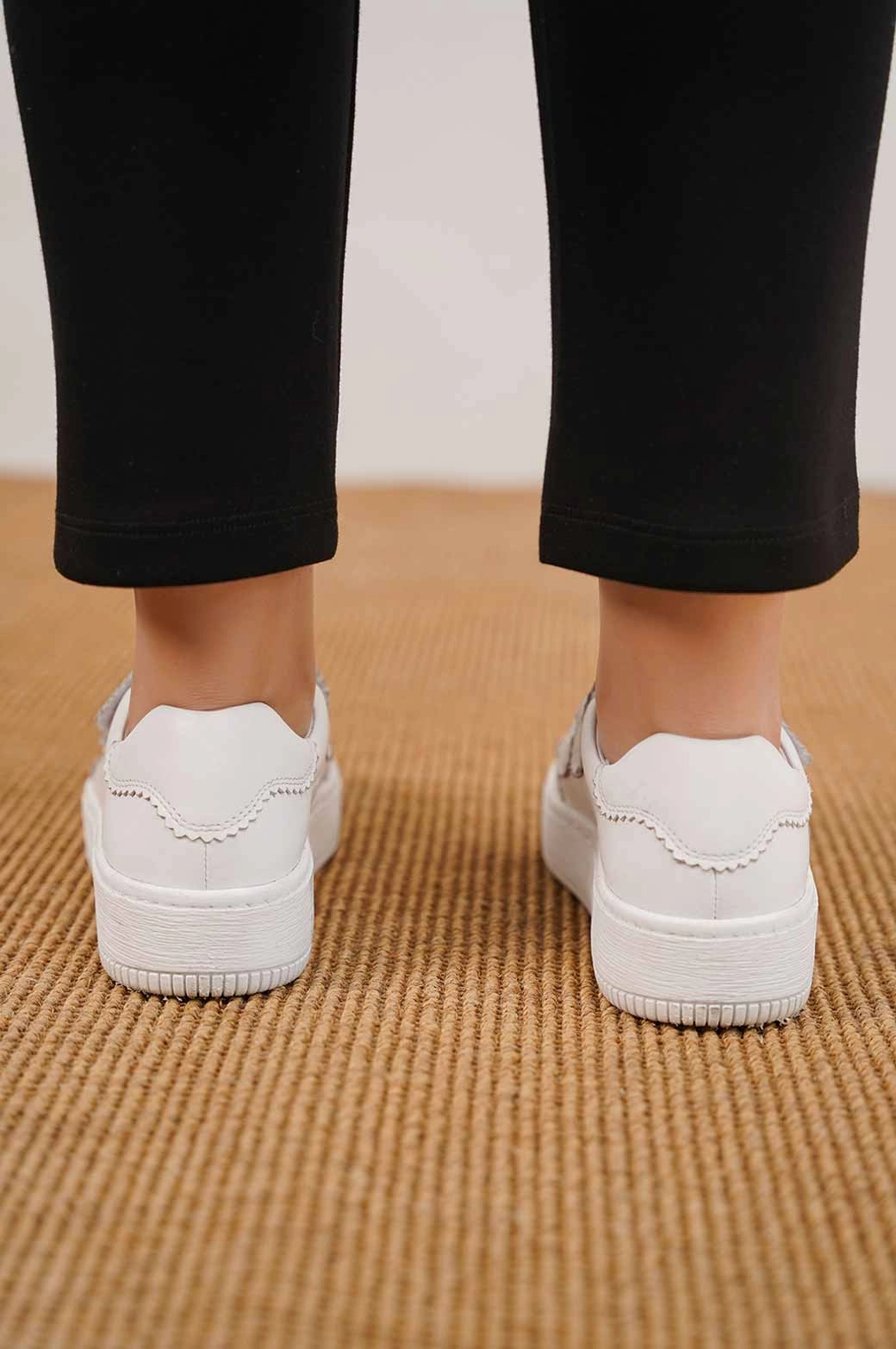 VINTAGE VELCRO SNEAKERS