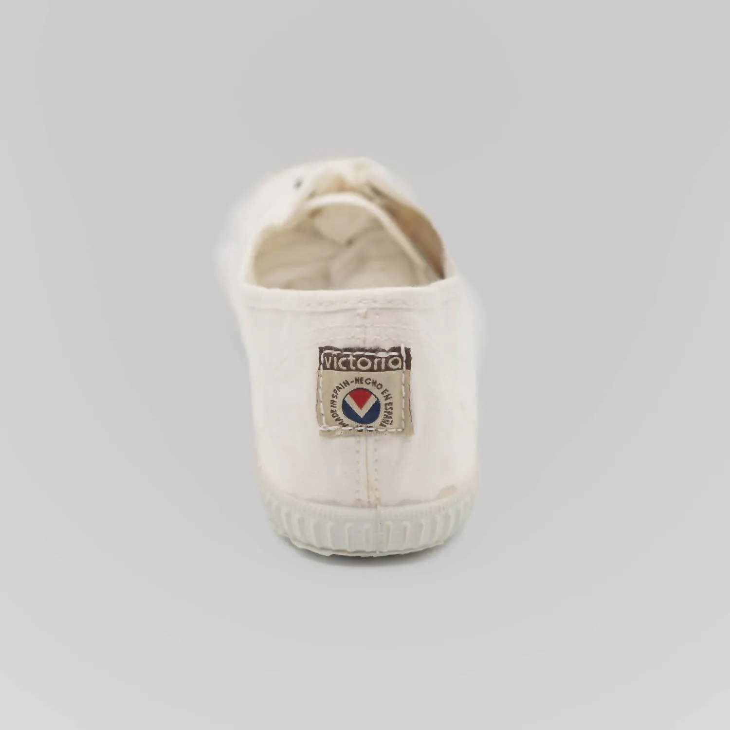 Women's Inglesa Tintada Puntera Sneaker In Blanco