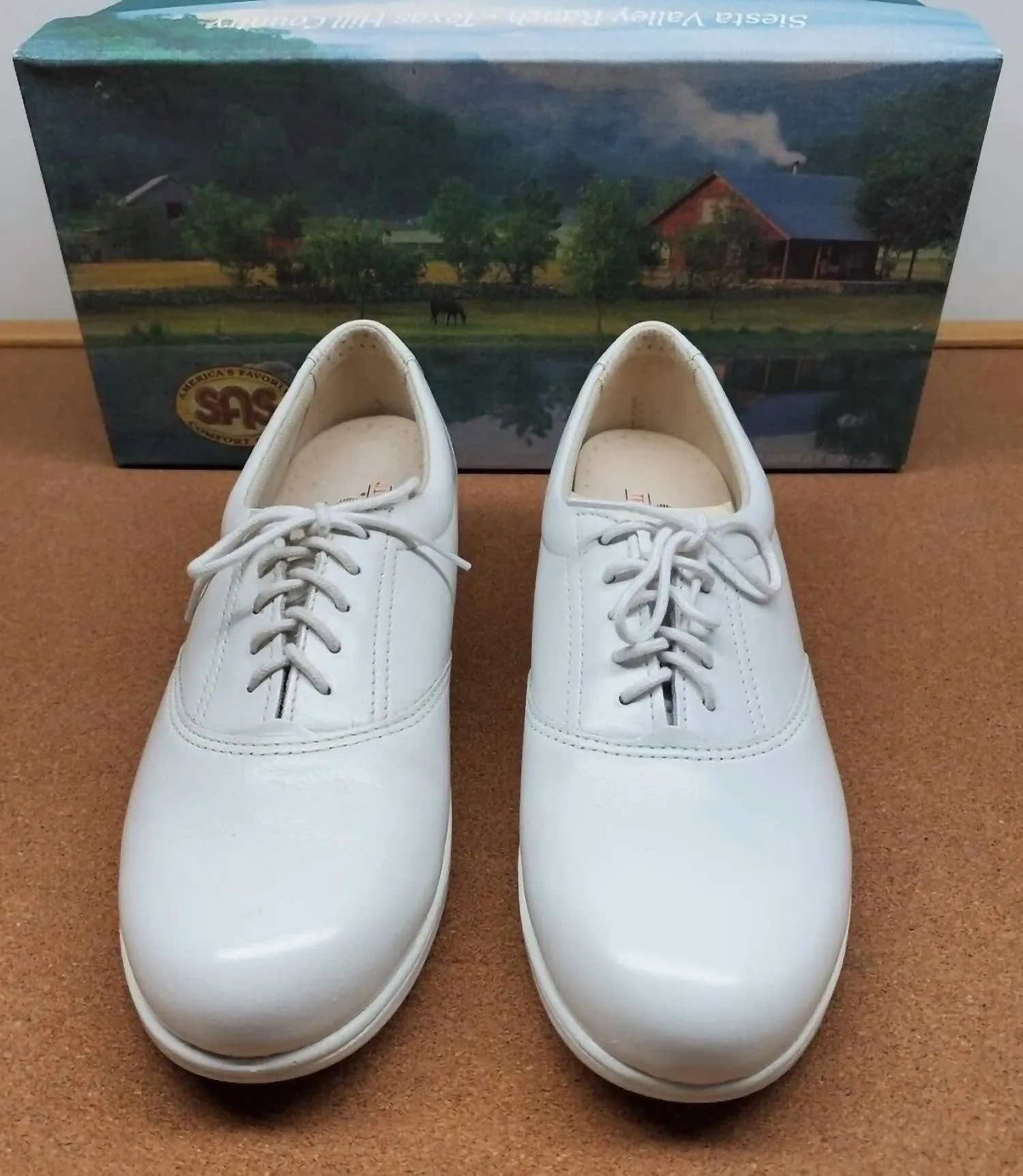 Women's Whisper Walking Shoes - Medium In White